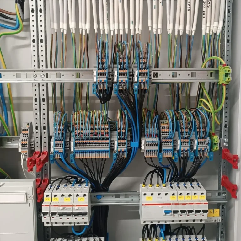 Fachgerechte Elektroinstallation und Schaltschrank-Verdrahtung für Gebäudeautomation - Kulpa Bau Frankfurt - Innenausbau und Elektrotechnik