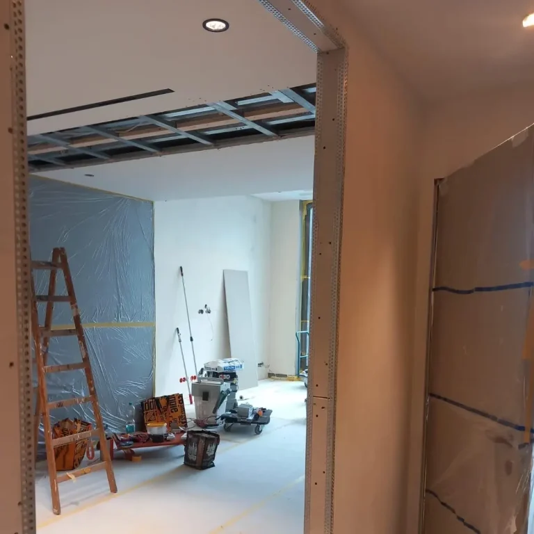 Blick auf eine professionelle Renovierungs- und Sanierungs-Baustelle im Rohbau - Kulpa Bau Rhein-Main